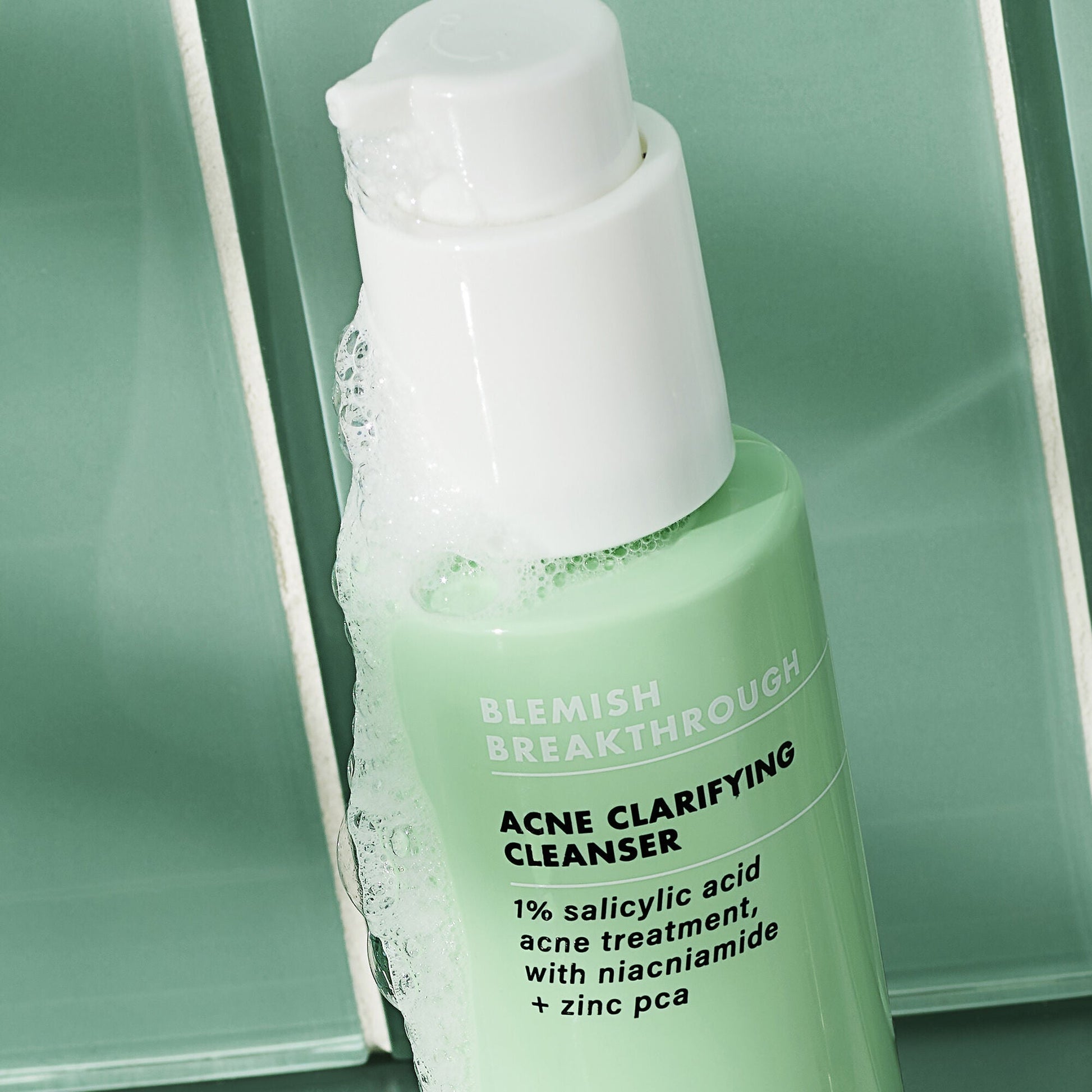 blemish-breakthrough-acne-clarifying-cleanser-w6 02_021622_SL_BT_Cleanser_Back_Lighter_0129_FStack_FINAL_IGF_V2_eb5b7c7b-2de7-4b4a-8d54-43ee3b07523f.jpg