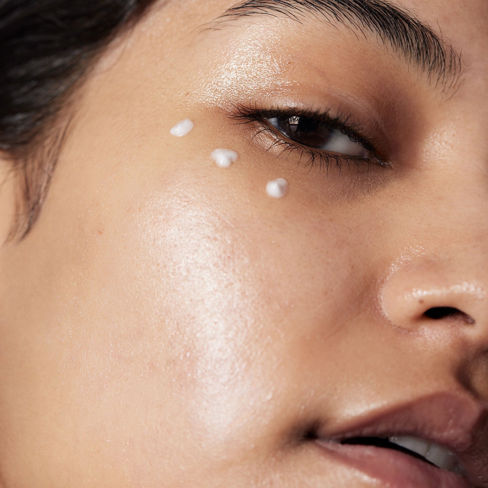 holy-hydration-eye-cream-b8 040822_Model_HH-EyeCream_116_RT1-V1_IGF_3f5819bb-8440-48d0-943c-ab2a2612d116.jpg
