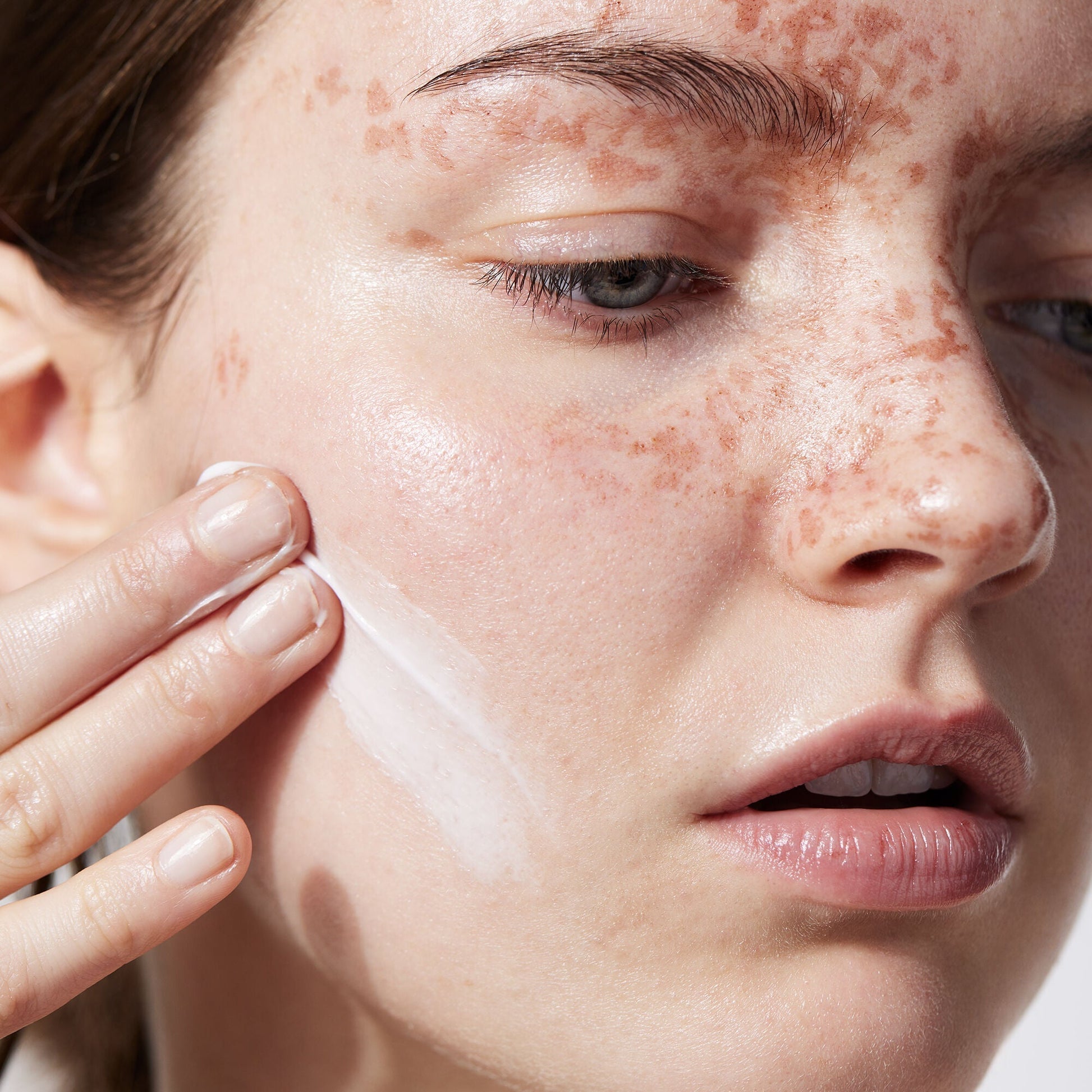 holy-hydration-face-cream-f1 040822_Model_HH-FaceCream_091_RT2-V1_IGF_38740f4c-997d-4161-a3bd-3457855e993f.jpg