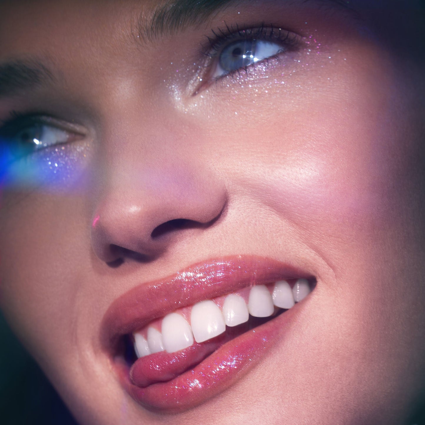 glow-reviver-lip-oil-glimmer-g5 053124_Lily_LipOil_OFace_FineAsFleck_0315_v4_RGB_IGF.jpg