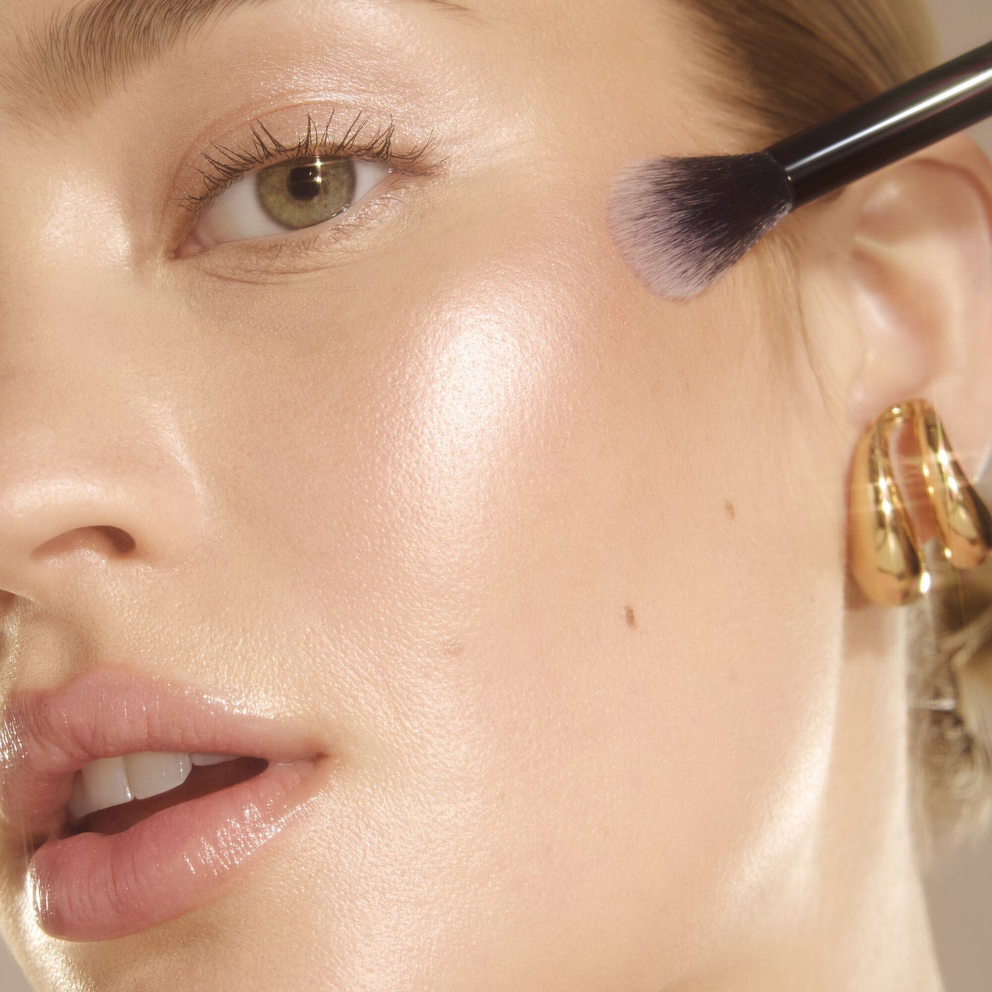 high-points-highlighter-brush-k4 060325_Genevieve_HGPH_Brush_2467_v2_RGB_IGF.jpg