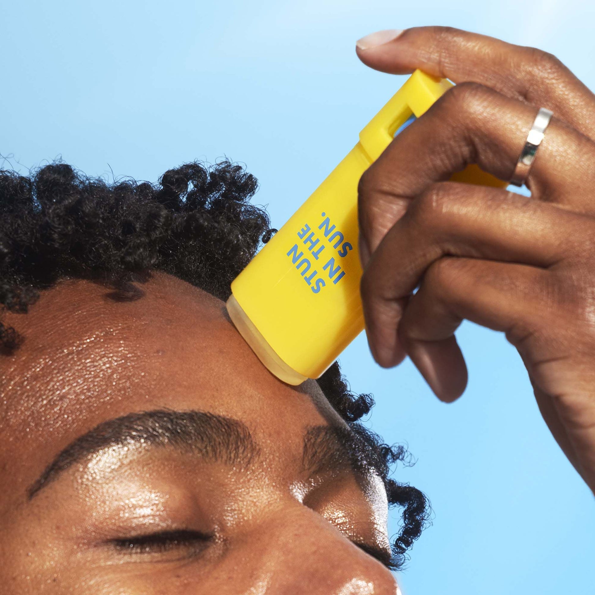suntouchable-invisi-stick-spf-50-l1 060624_Mikel_InvisiStick_0107_v2_IGF.jpg