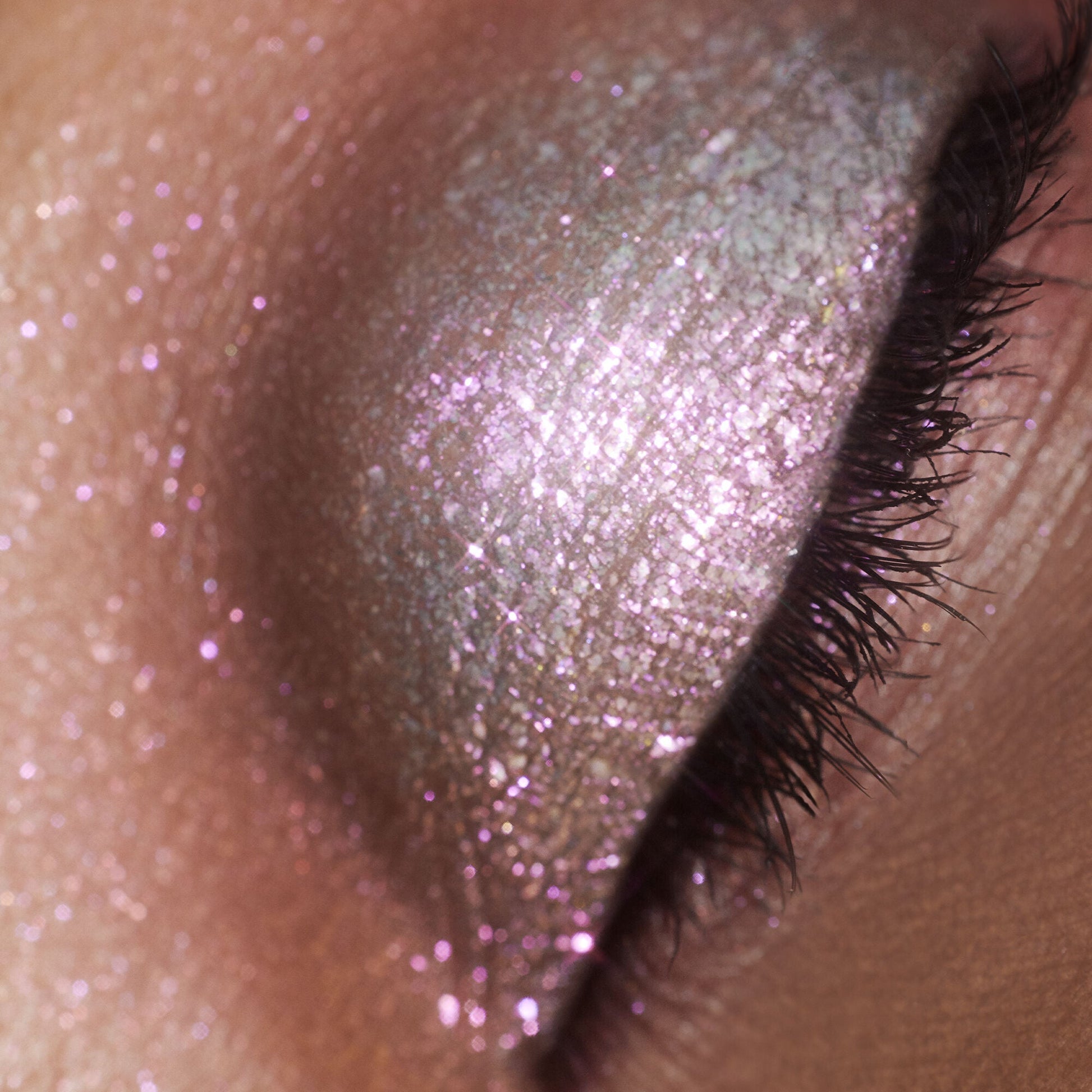 duochrome-liquid-eyeshadow-j0 061223_Chi_SparkPink_0022_FINAL_RGB_IGF.jpg