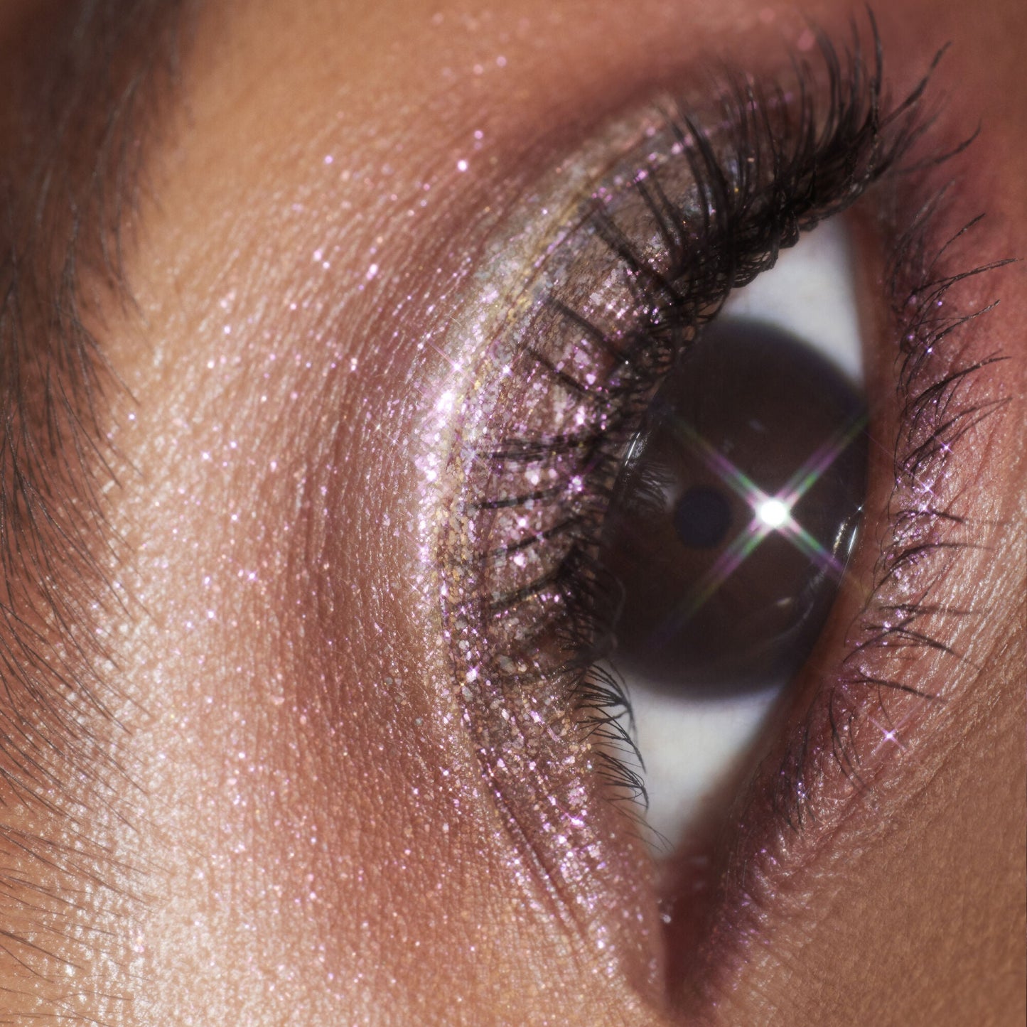 duochrome-liquid-eyeshadow-j0 061223_Chi_SparkPink_0023_FINAL_RGB_IGF.jpg