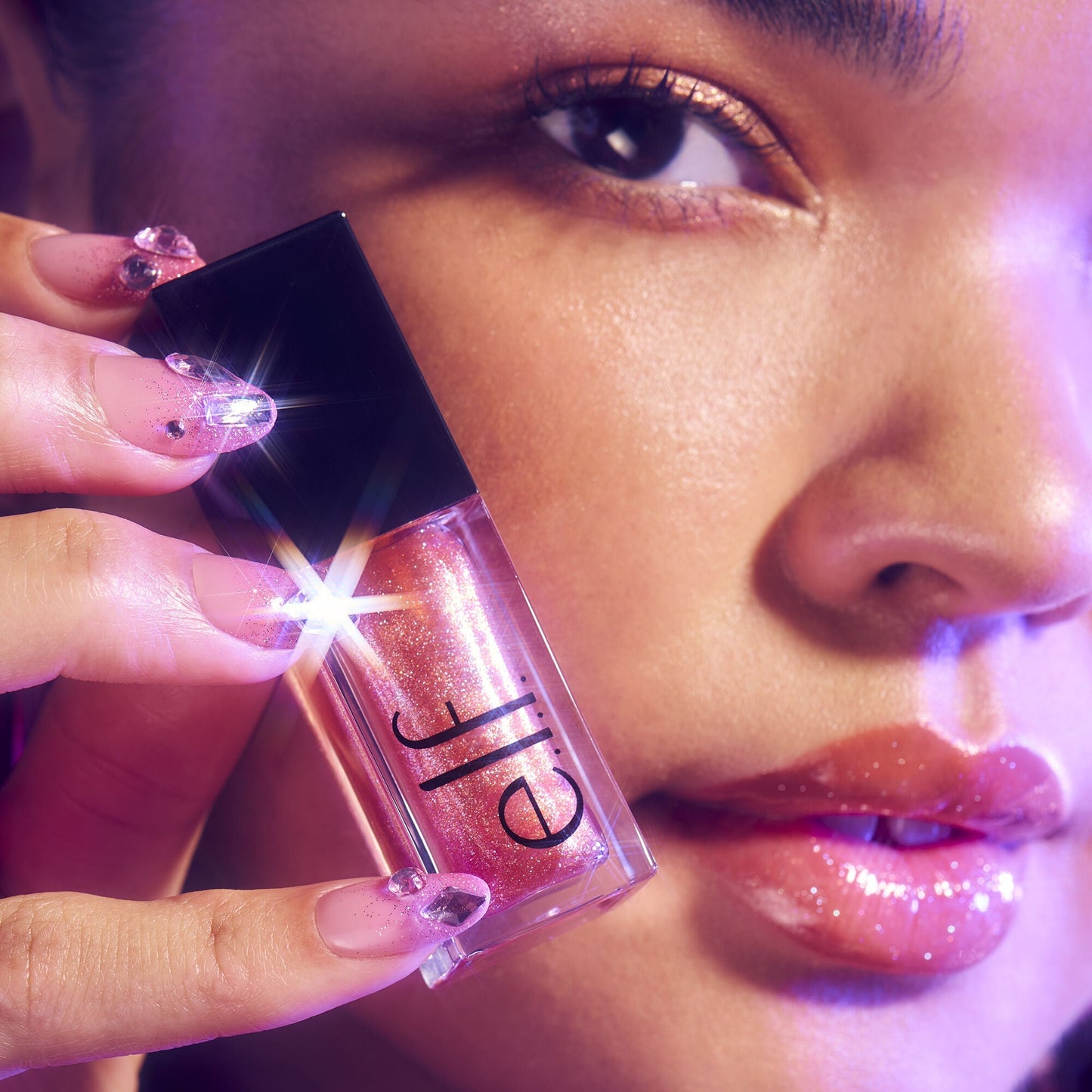 glow-reviver-plumping-lip-oil-c1 072225_Breanna_LipPlump_0391_2000x2000_0613e084-a418-44f9-b40d-c461b7a4b6db.jpg