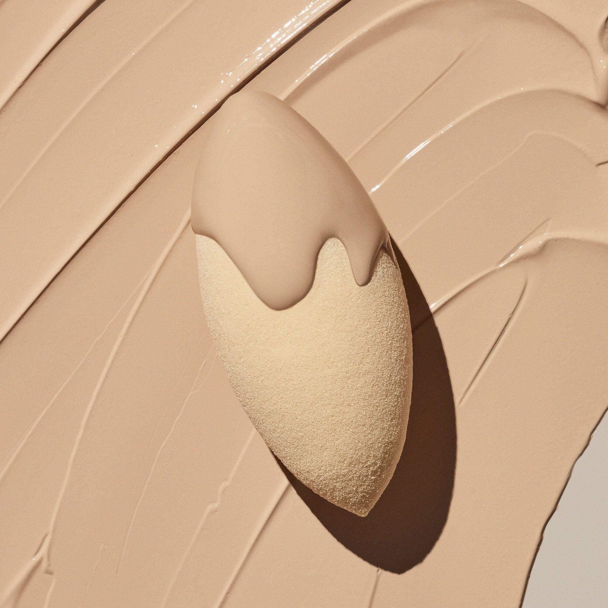camo-concealer-sponge-f0 07312020_CamoSponge_009_IGF.jpg