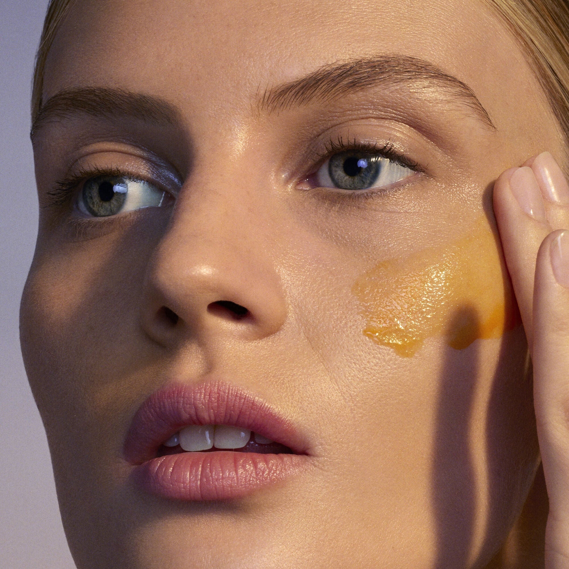 youth-boosting-advanced-night-retinoid-serum-regular-h0 080222_Florence_ANR_0403_IGF_V2.jpg