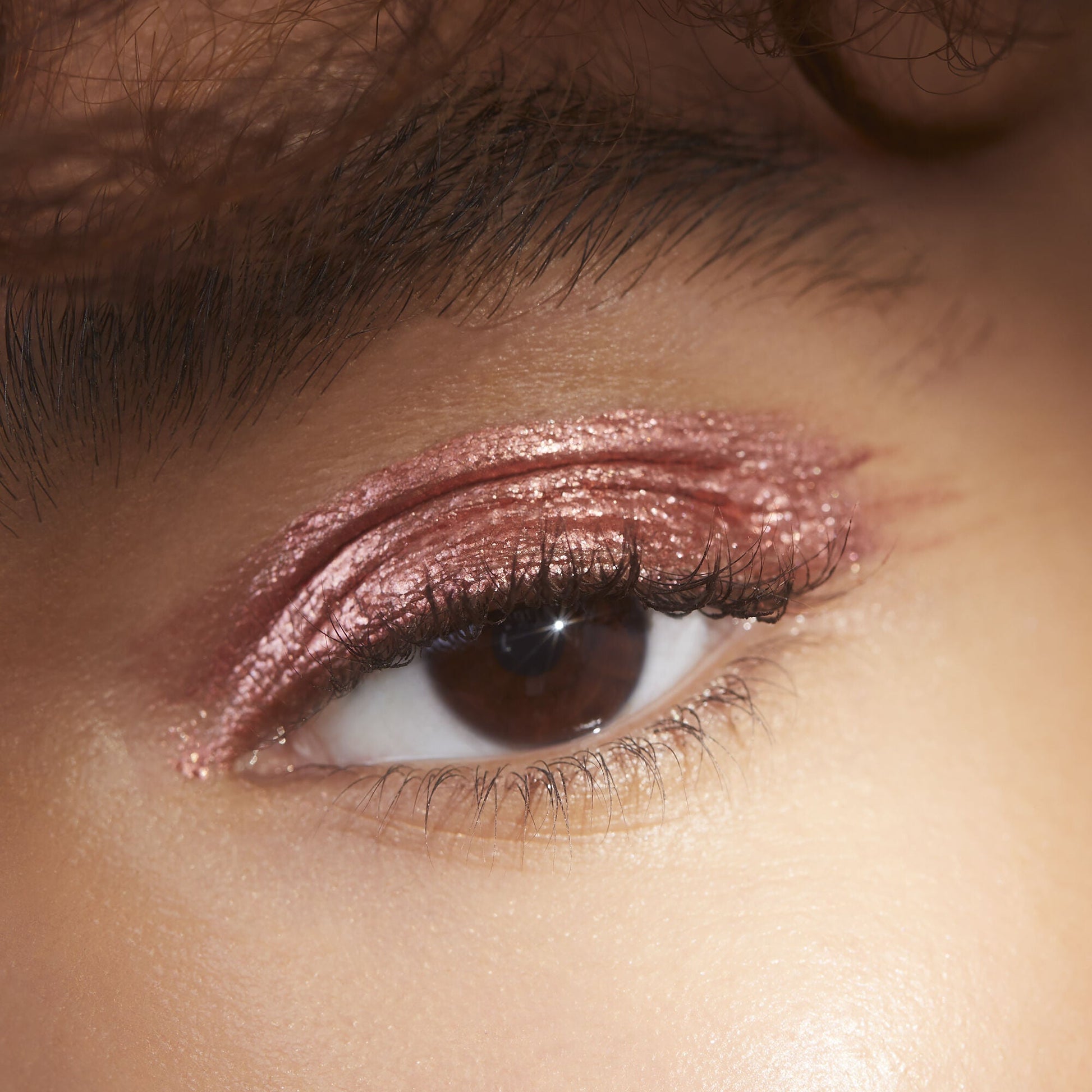 liquid-metallic-eyeshadow-v1 08112020_Alyssa_LiquidMetallic2-0088_IGF_8173dfb0-e7a2-4d33-b548-15571a3372c6.jpg