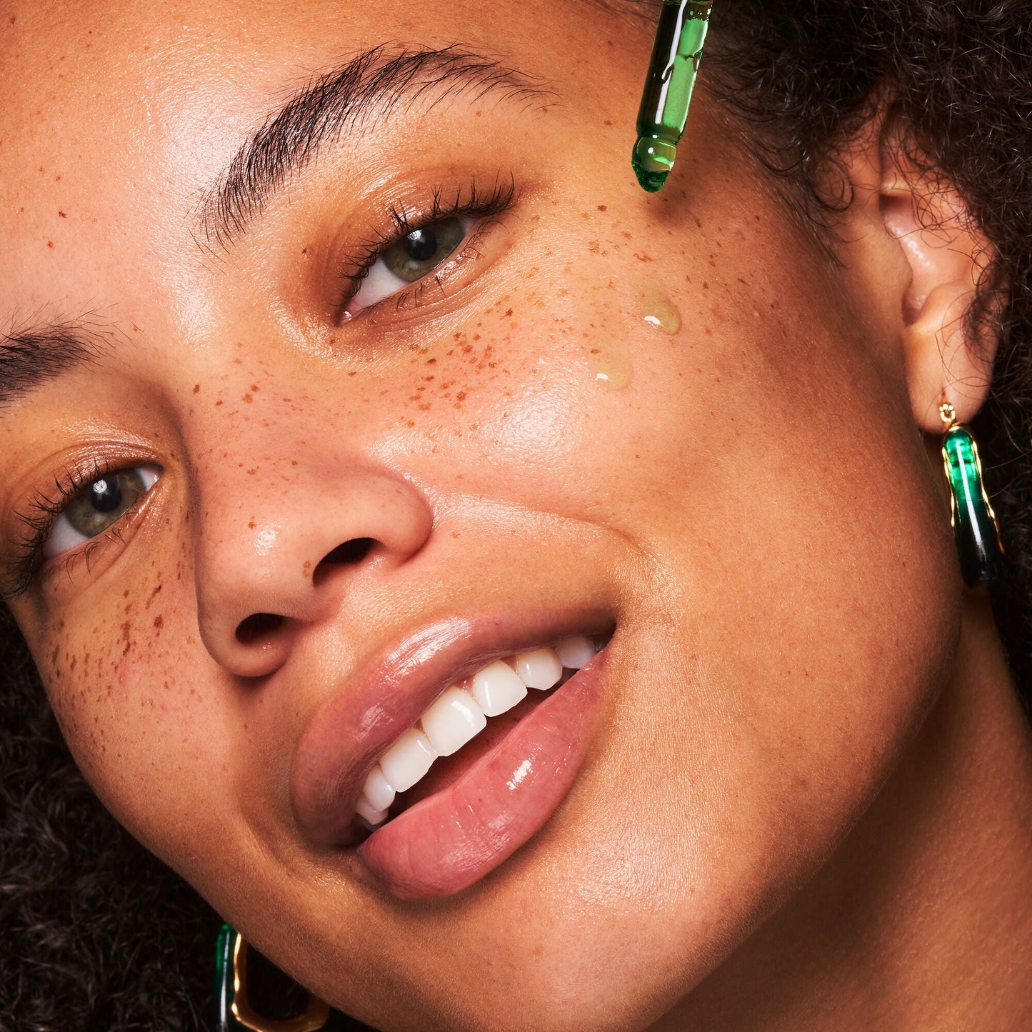 plz-clarify-facial-oil-e4 100924_SKIN_Drew_PlzC_App_005_v1_RGB_IGF.jpg