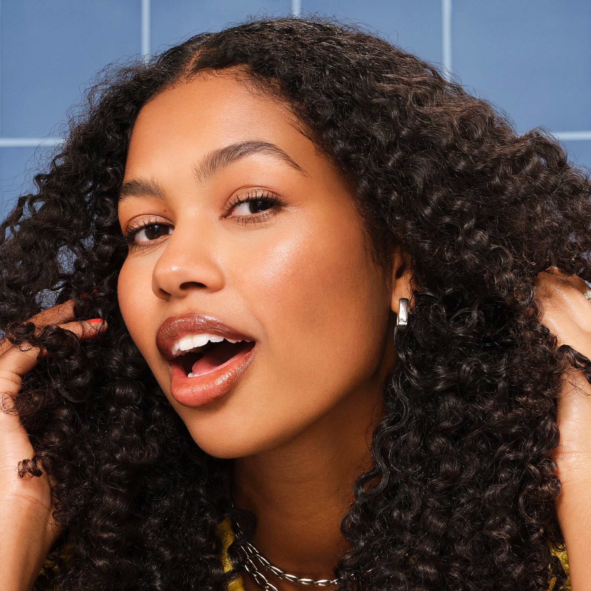 never-thirsty-moisturizing-shampoo-i7 111925_Yacine_NeverThirstyDuo-StyledHair_2916_w6QC_IGF_1x1_539e1e63-0c4a-4750-befe-5890a611f29c.jpg