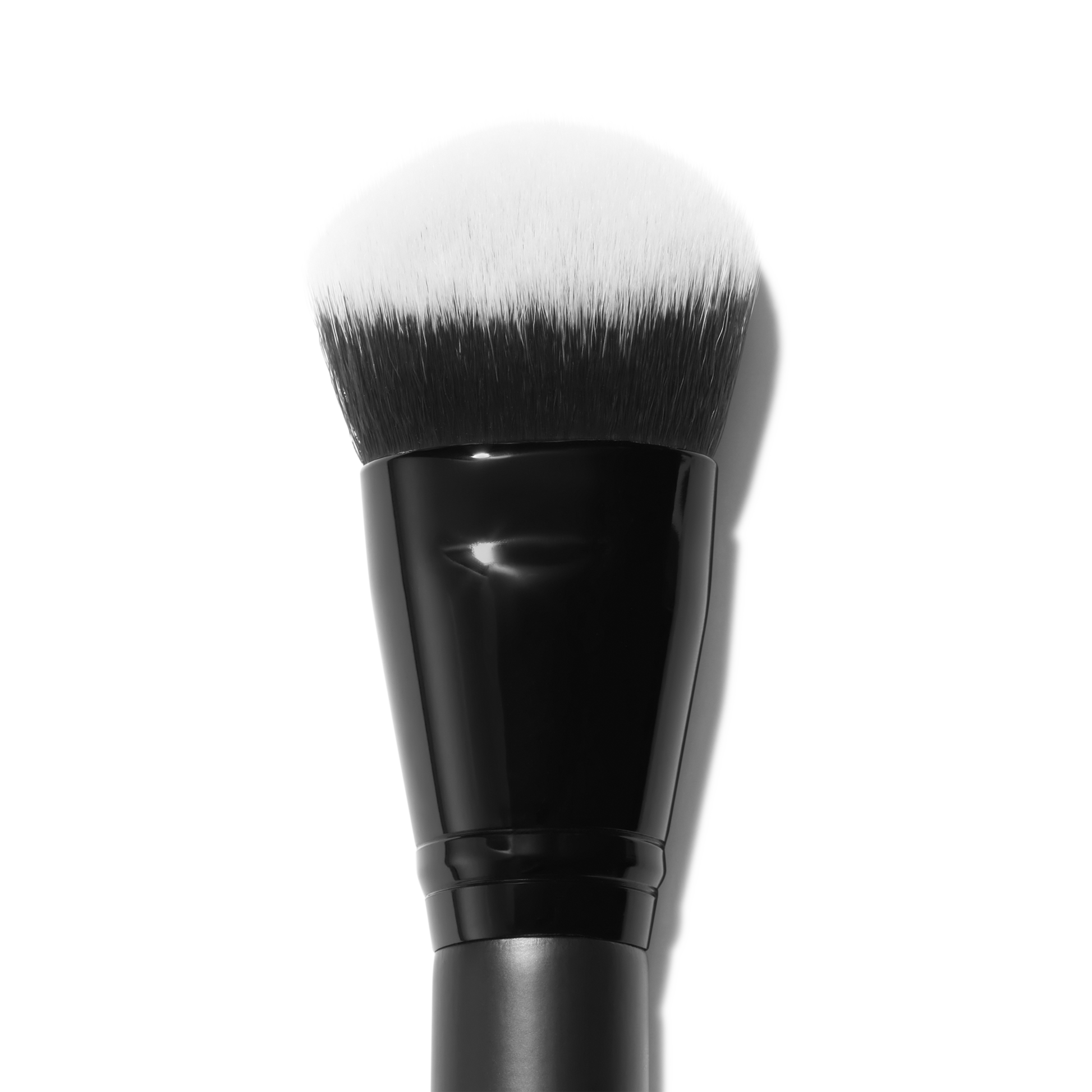 smooth-swipe-foundation-brush-e9 81456_Detail_R.png