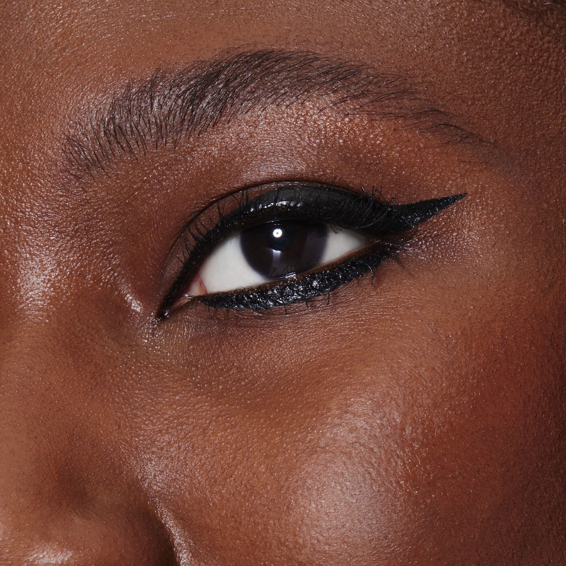 h2o-proof-inkwell-eyeliner-j4 82969_DJ_H20_PROOF_INKWELL_EYELINER_MACRO.jpg