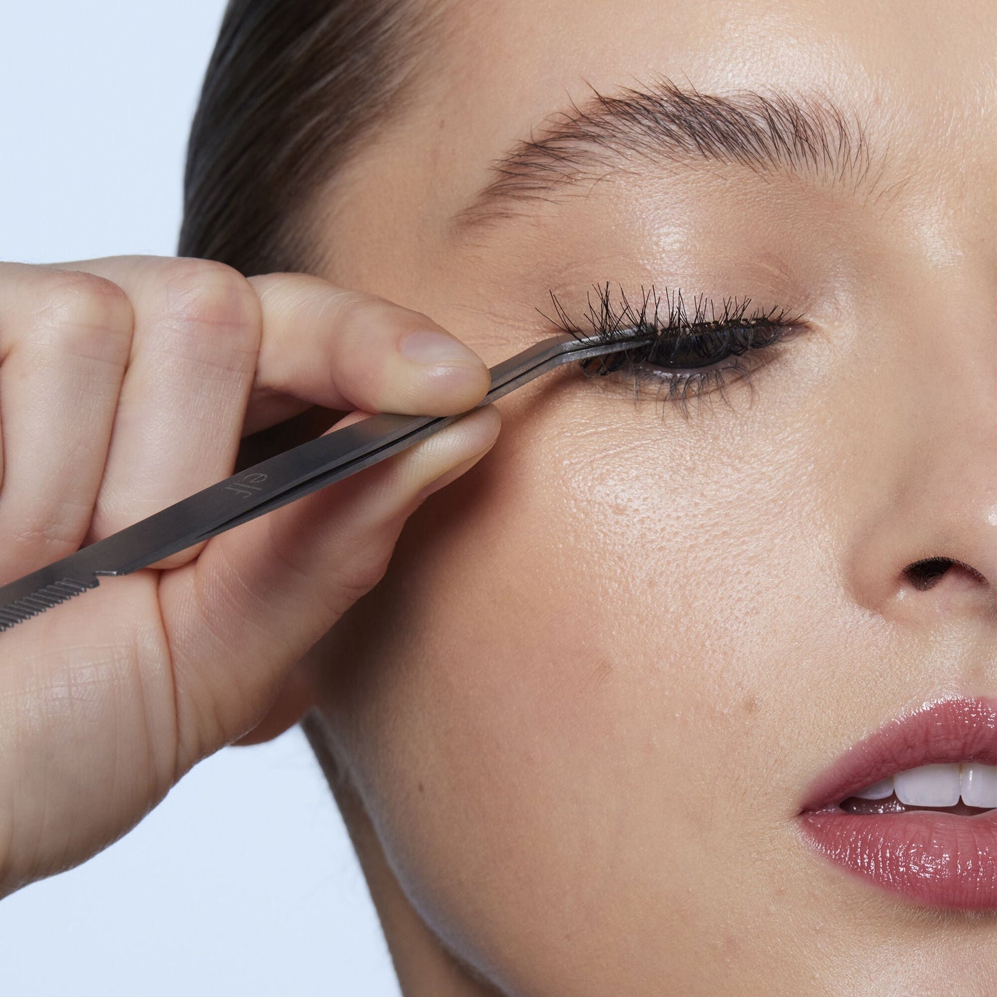 false-eyelash-applicator-q1 84093_False_Lash_Applicator.jpg