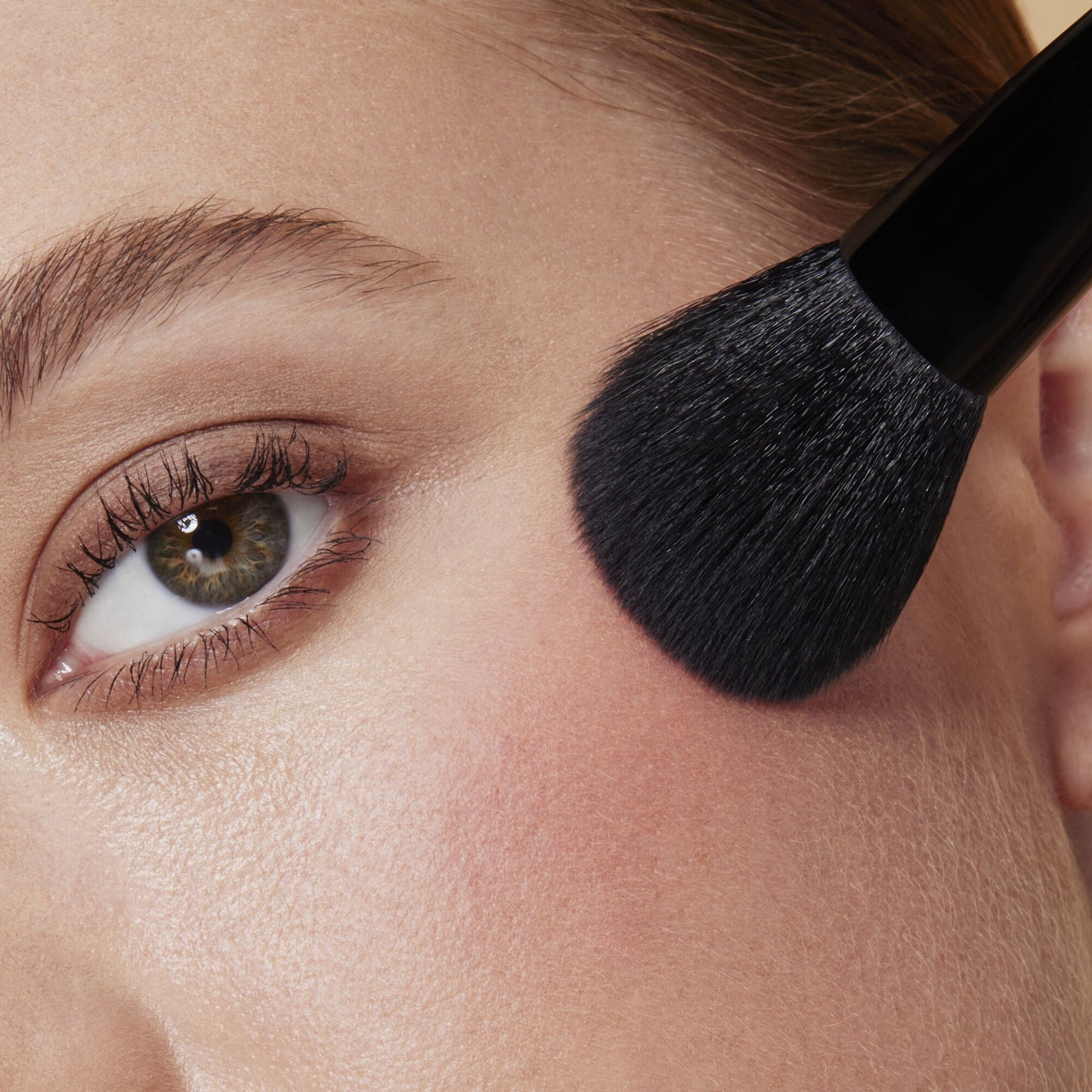 full-face-and-eye-makeup-brush-set-with-travel-case-d3 84674_FULL_FACE_EYE_BRUSH_SET_BLUSH_BRUSH_CARI_0086.jpg