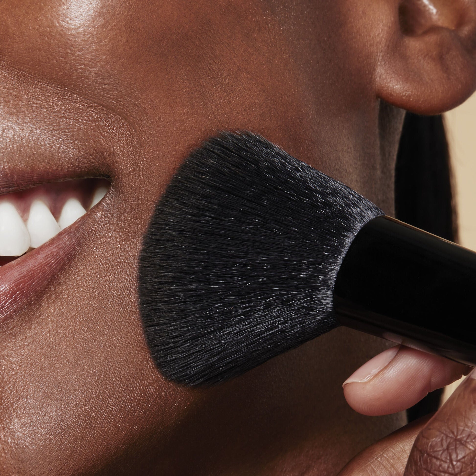 full-face-and-eye-makeup-brush-set-with-travel-case-d3 84674_FULL_FACE_EYE_BRUSH_SET_POWDER_BRUSH_DJ_0118.jpg
