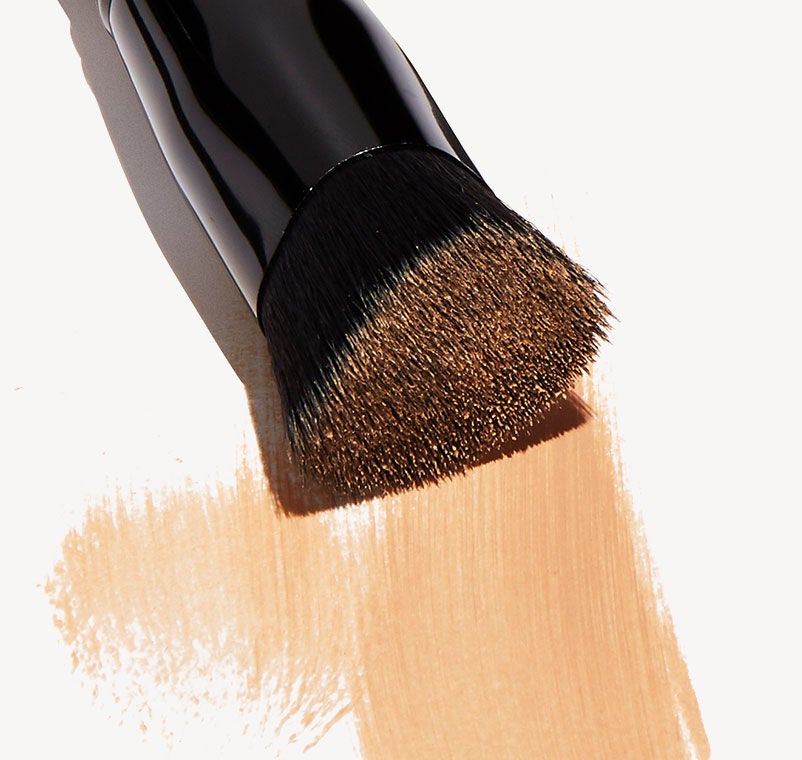 triangular-buffing-foundation-brush-u7 shot.jpg